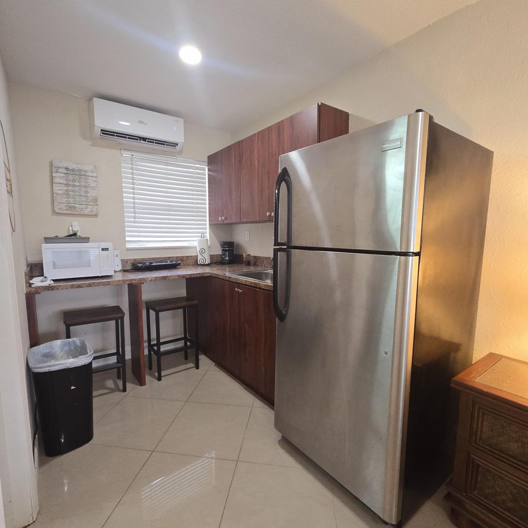 Equipped House W Pool & Patios, Near The Beaches, Prime Location- Ideal For Small Families, Coastal Haven Fort Lauderdale Esterno foto