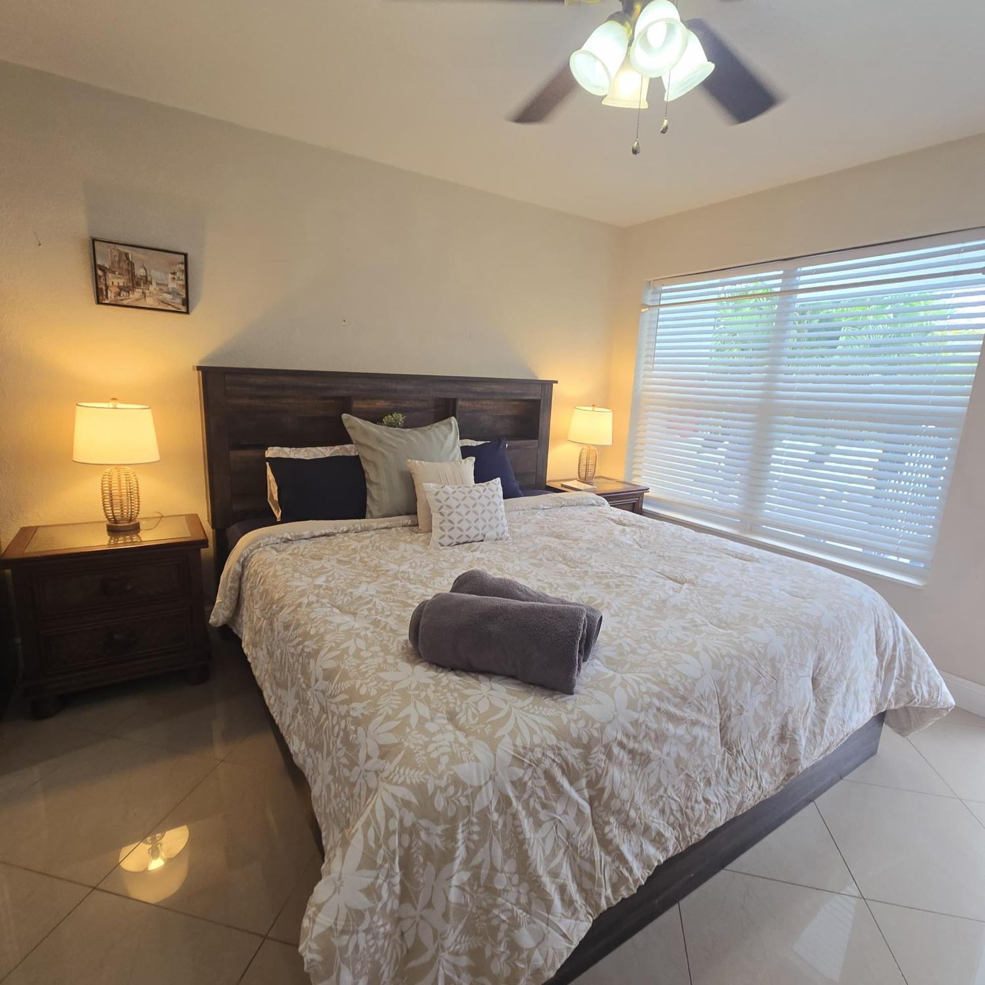 Equipped House W Pool & Patios, Near The Beaches, Prime Location- Ideal For Small Families, Coastal Haven Fort Lauderdale Esterno foto