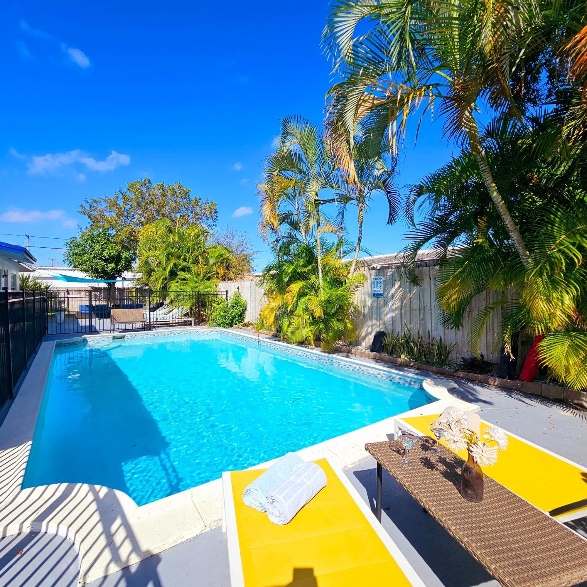 Equipped House W Pool & Patios, Near The Beaches, Prime Location- Ideal For Small Families, Coastal Haven Fort Lauderdale Esterno foto