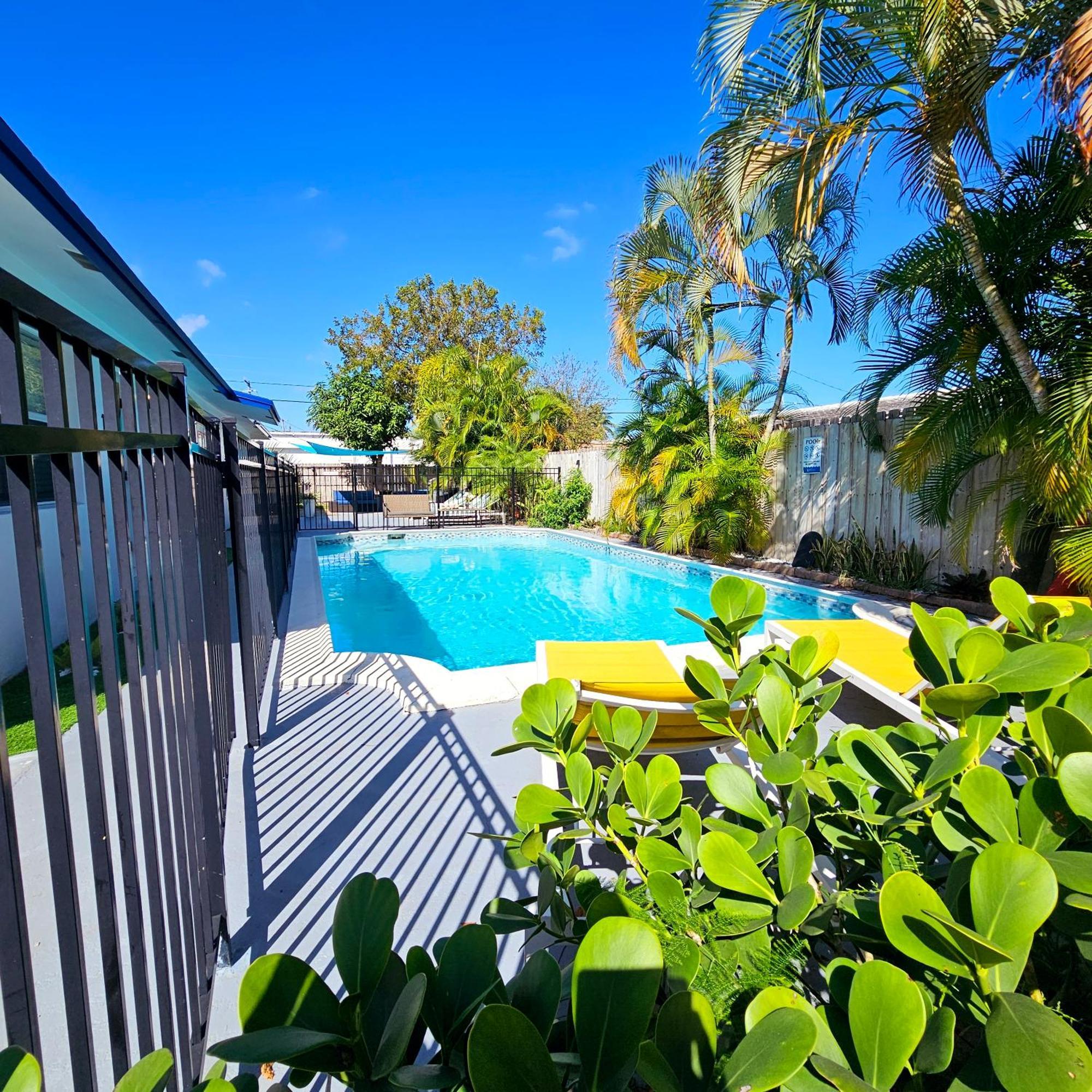 Equipped House W Pool & Patios, Near The Beaches, Prime Location- Ideal For Small Families, Coastal Haven Fort Lauderdale Esterno foto